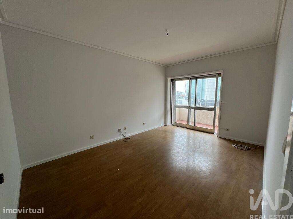 Apartamento T3 em Mafamude e Vilar do Paraíso de 116,00 m2 - Grande imagem: 5/24