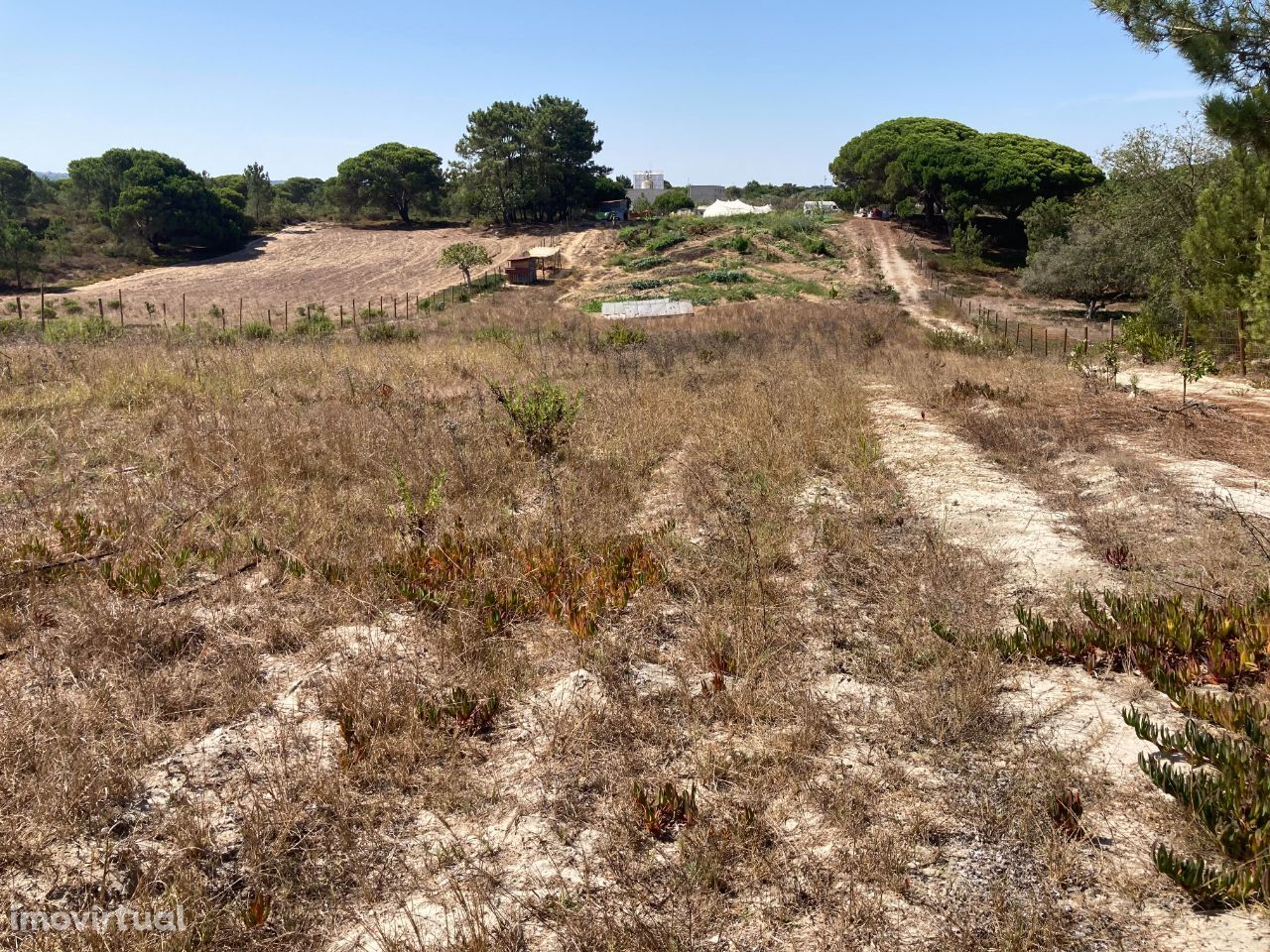 Terreno com 8800m2 perto da praia do Meco Sesimbra