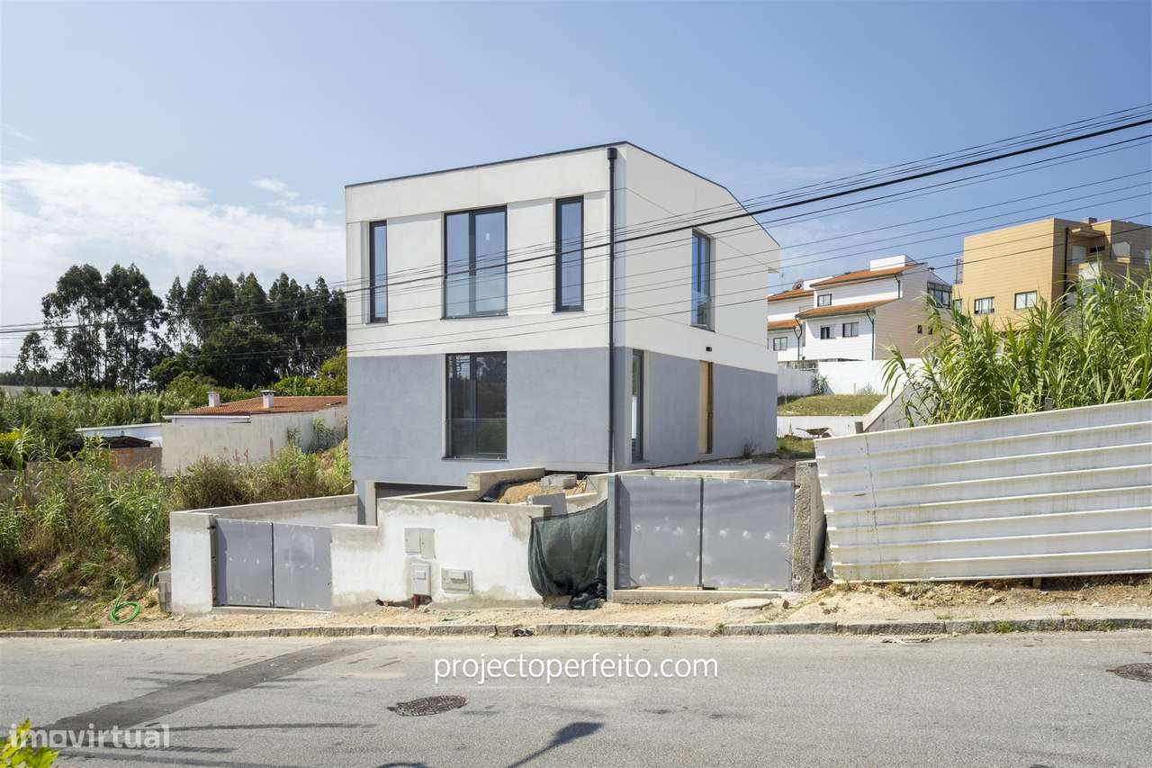 Moradia Geminada T3+1 Venda em São Félix da Marinha,Vila Nova de Gaia-5