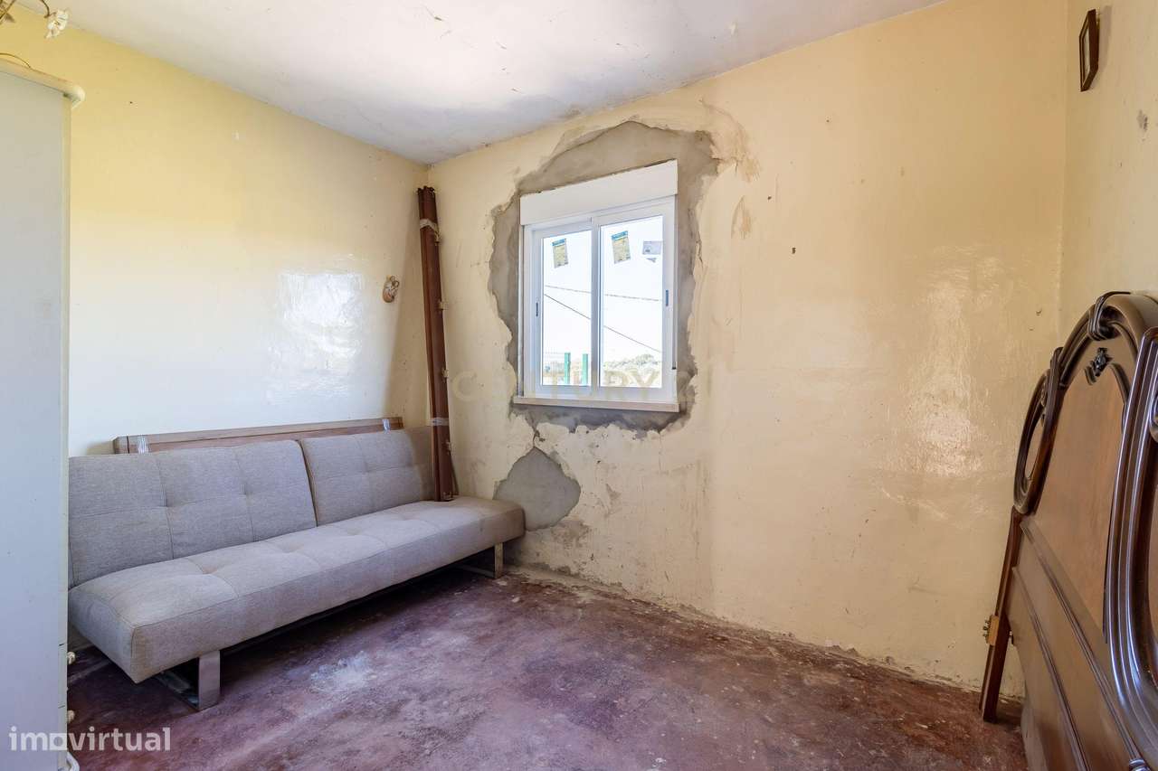 MORADIA T2 EM FASE DE RESTAURO-5