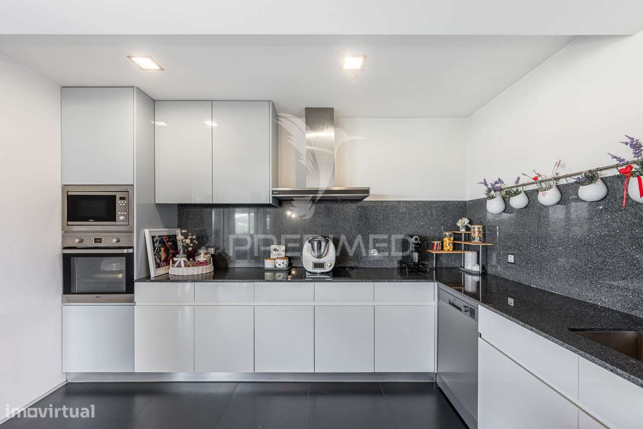 Exclusivo T3 de Prestígio em Urgezes – Luz, Sofisticação e Espaço S...-4