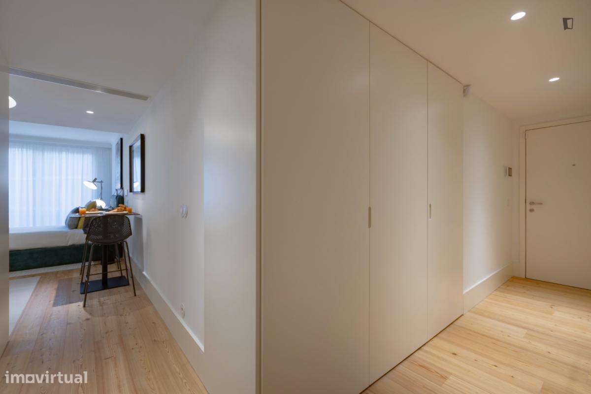 Estúdio - localizado em Santo Ildefonso Porto - Grande imagem: 2/8