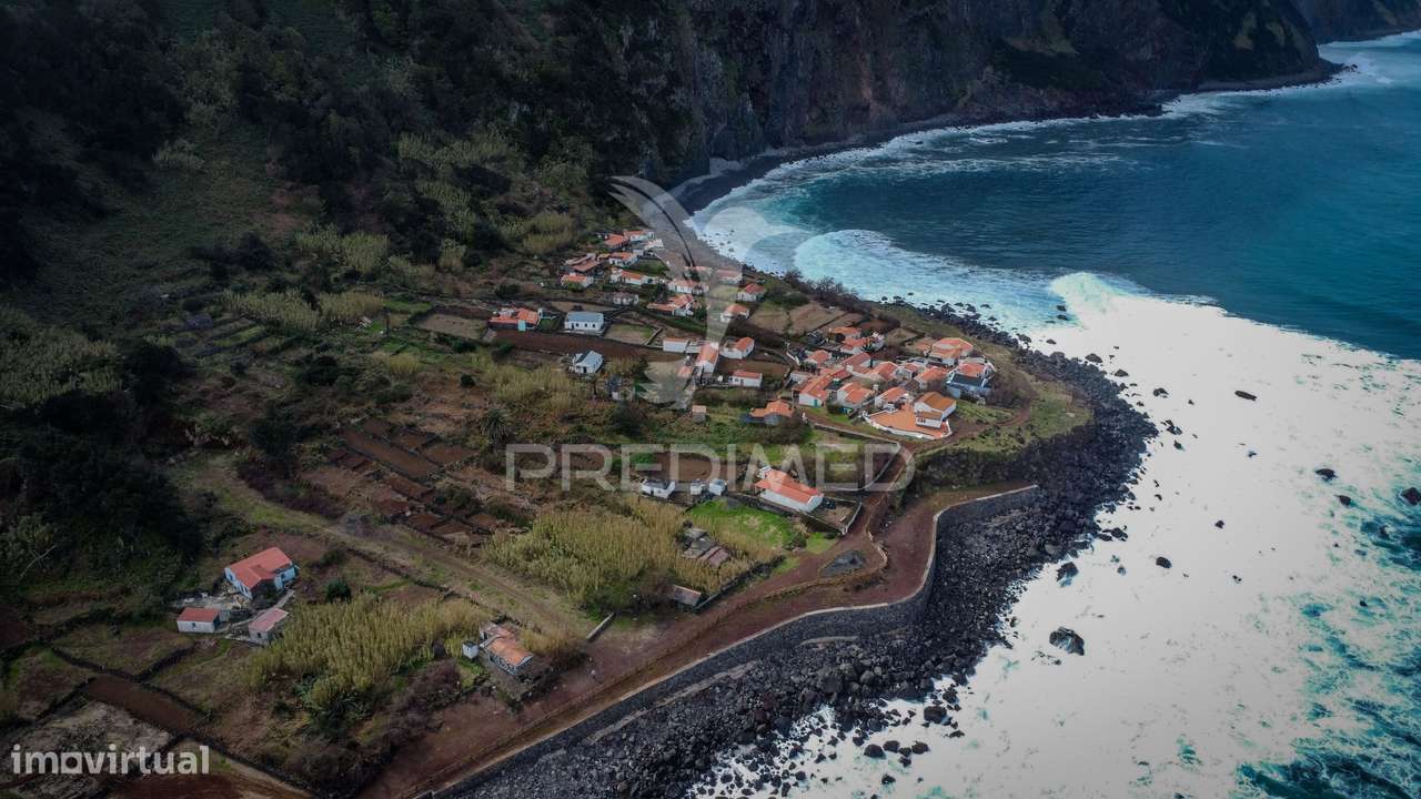 Terreno com Ruína e Viabilidade de Construção na Fajã João Dias – A... - Grande imagem: 4/8