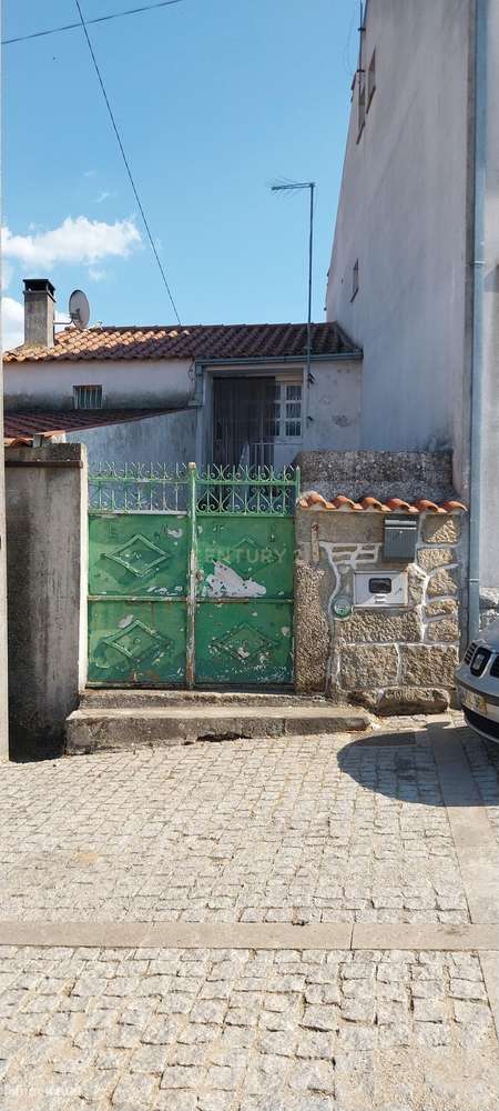 Moradia T2 com 2 espaços comerciais e garagem-15