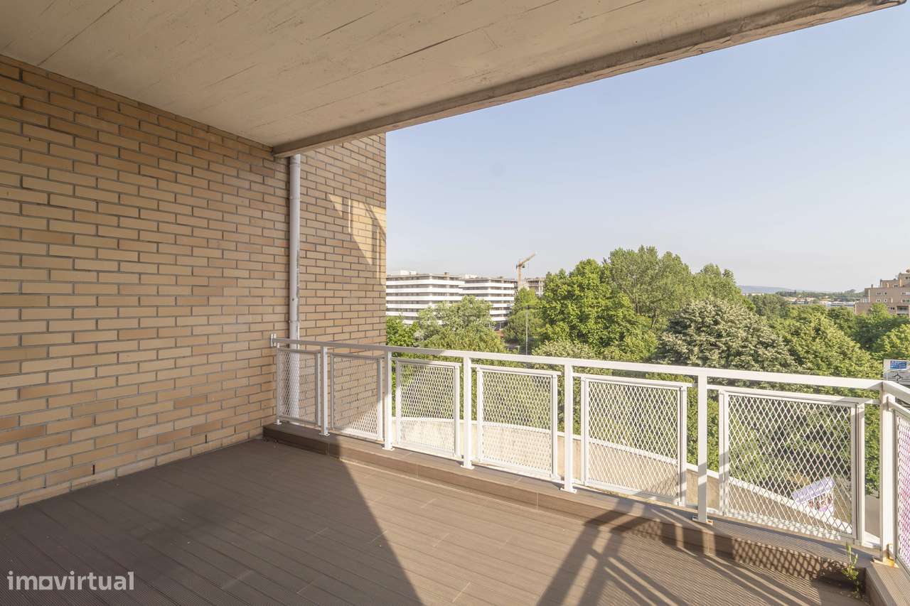 Apartamento T3, excelentes áreas 240m2 + garagem 31m2 + arrumos 4m2-14