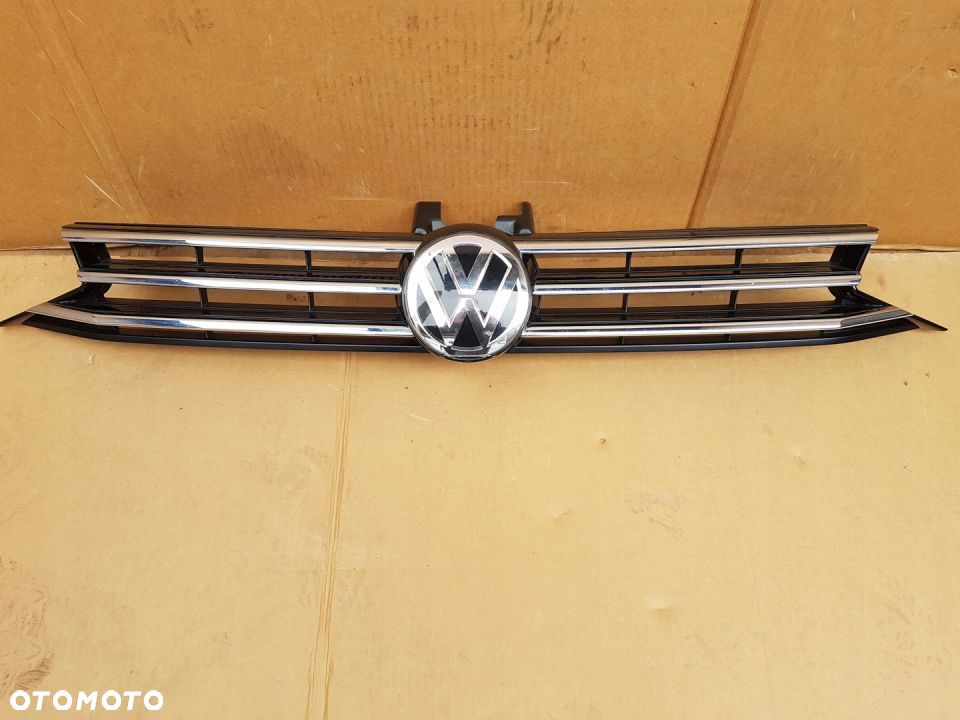 VW TOURAN 5TA GRILL ATRAPA - 1