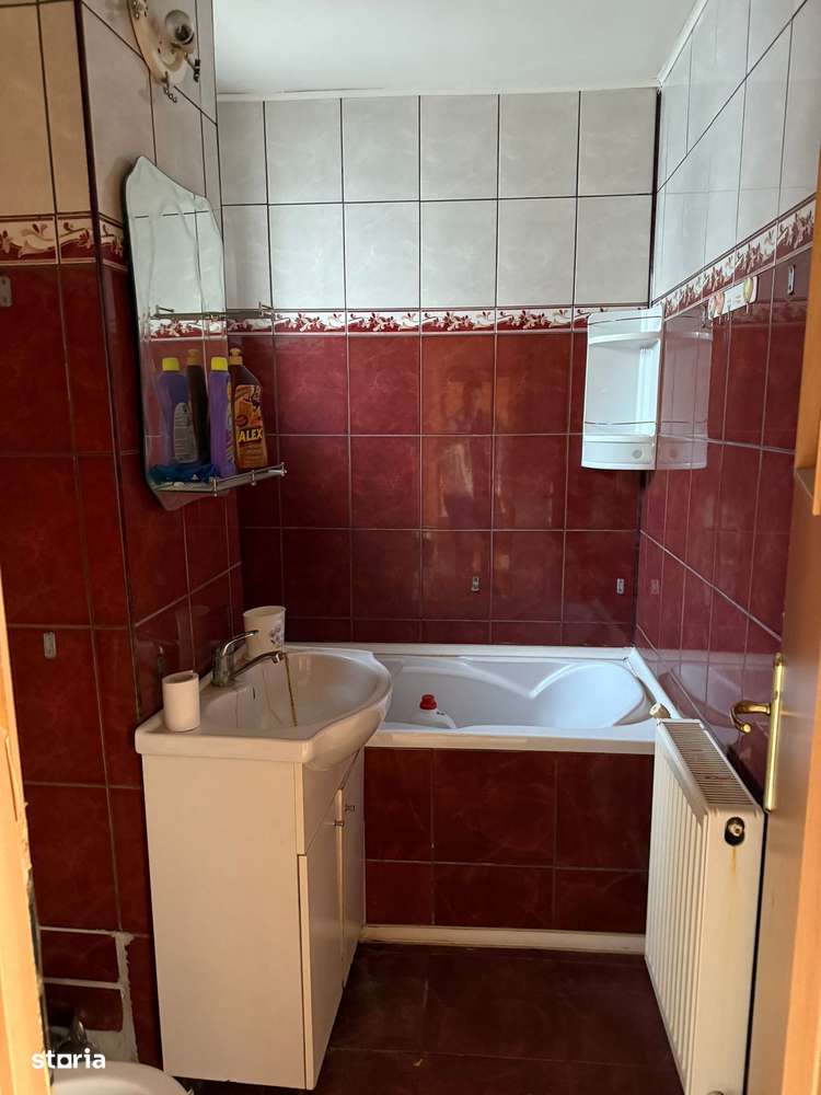 De vânzare apartament 3 camere decomandat-0