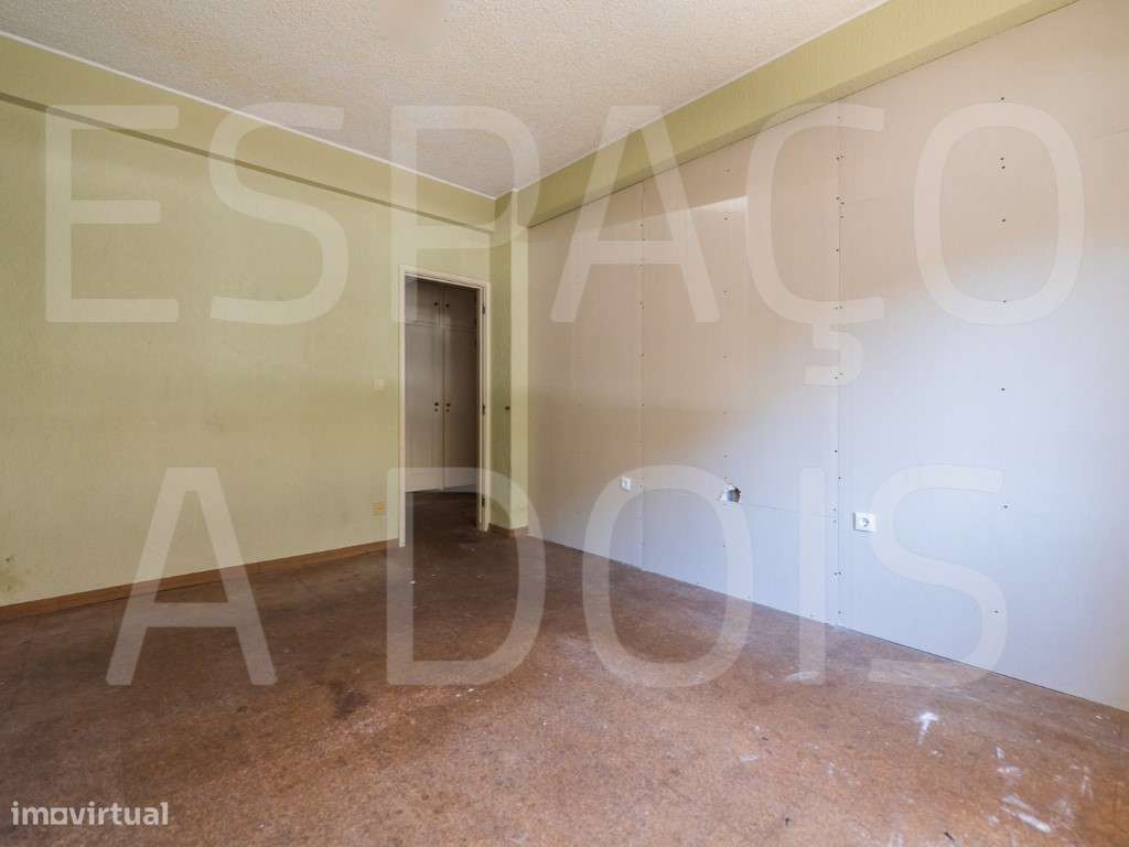Oportunidade de Investimento! TUDO À MÃO. Muito soalheiro e luminos...-12