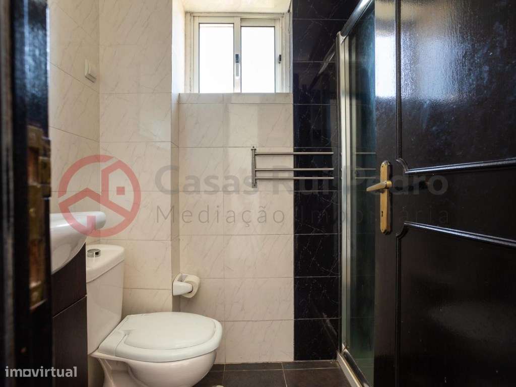Apartamento T2 dúplex com vista rio, no Beato em Lisboa-38