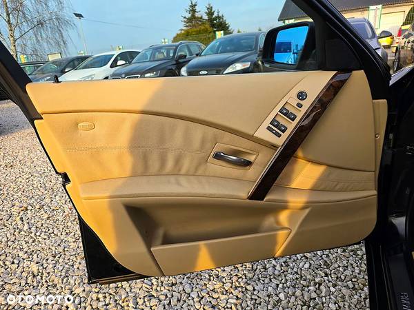 BMW Seria 5 525d - 13