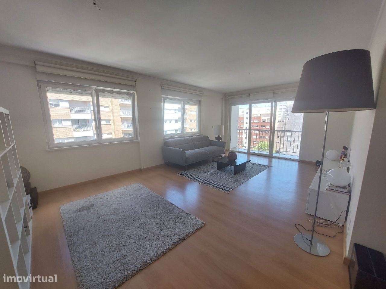 247P | Apartamento T1 100m2 c/ suite mobilado para arrendamento no ... - Grande imagem: 2/20