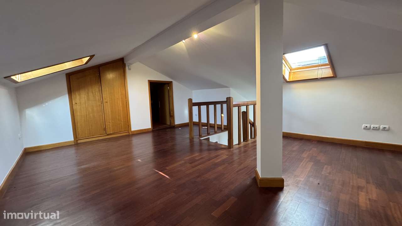 Moradia T4 com piscina à venda em Gemeses-19