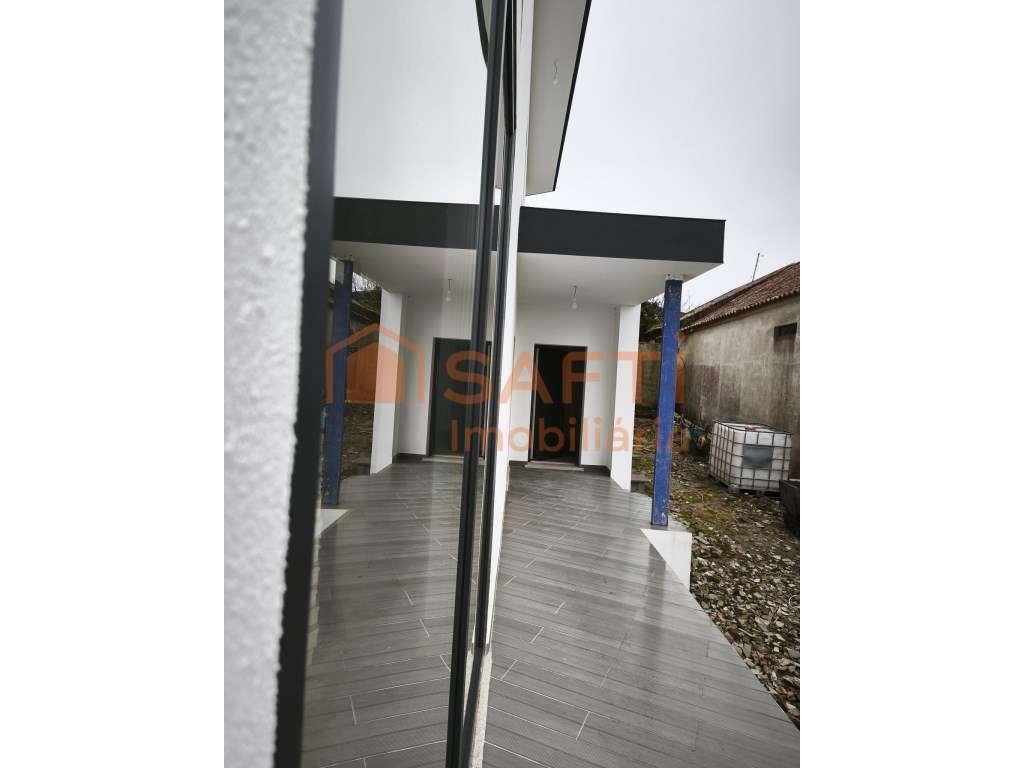 Moradia isolada composta por dois pisos. PISCINA e perto do MAR - Grande imagem: 4/55