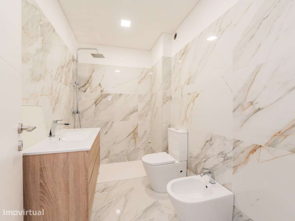 MORADIAS T2+1 e T3+1 GARAGEM E JARDIM, BELAS-35