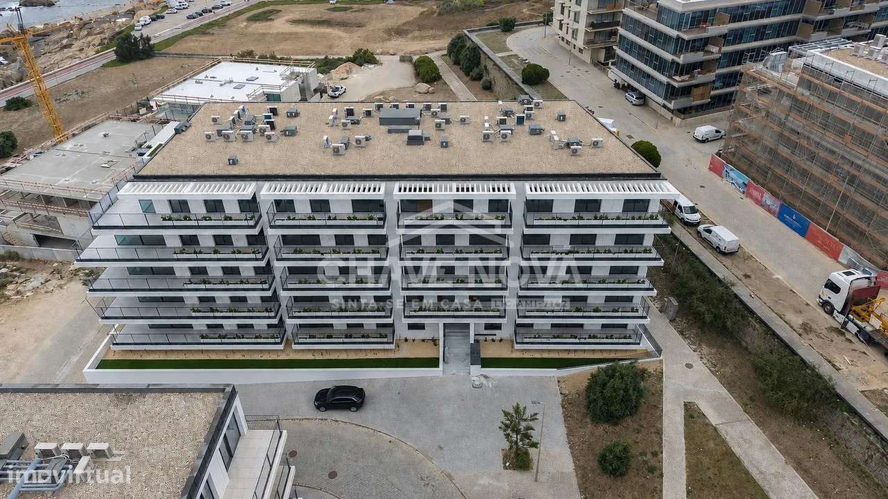 Apartamento T1 c/ Vista Mar, Varanda, Garagem e Excelentes Comodidades-31