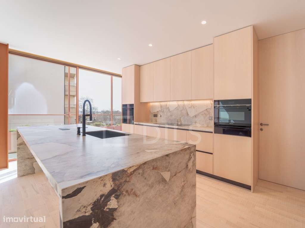 Apartamento T4+1 na Foz - Último Piso Cobertura Privativa-4