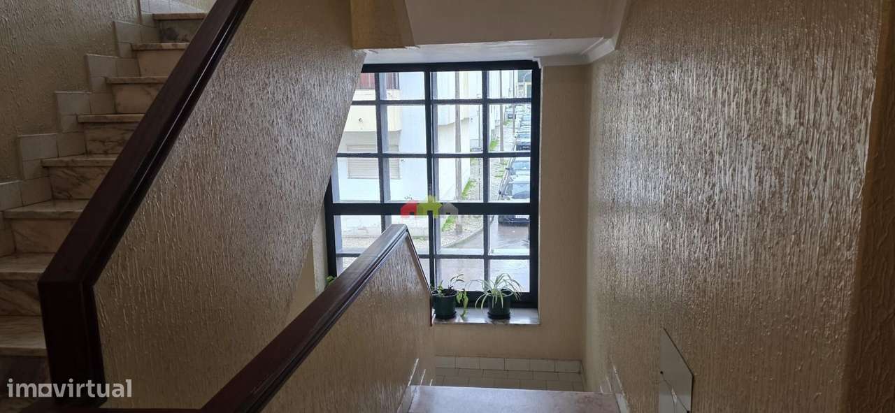 Apartamento T2 – Baixa da Banheira – Parcialmente remodelado - Grande imagem: 2/18