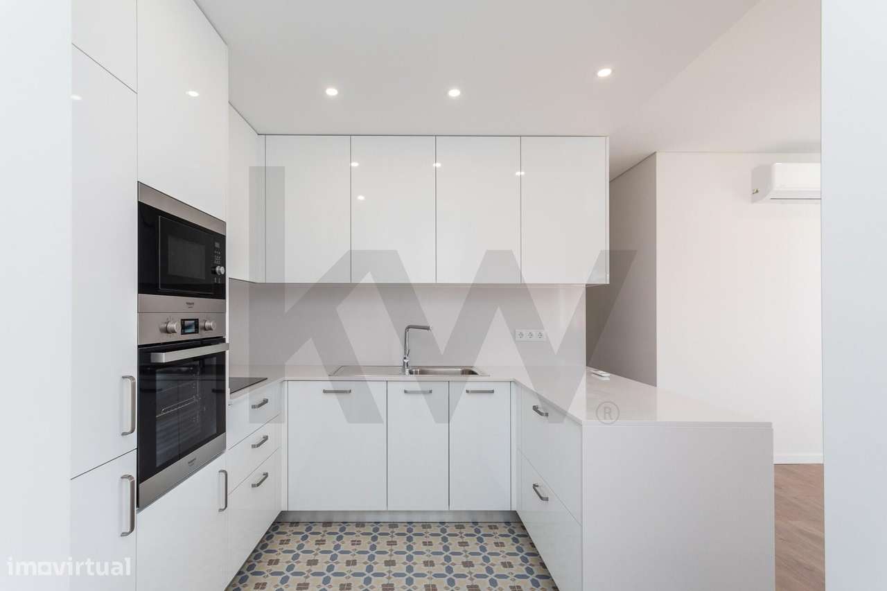 Apartamento com 1 suite, mais 2 quartos e wc, sala e cozinha equipada, - Grande imagem: 4/47