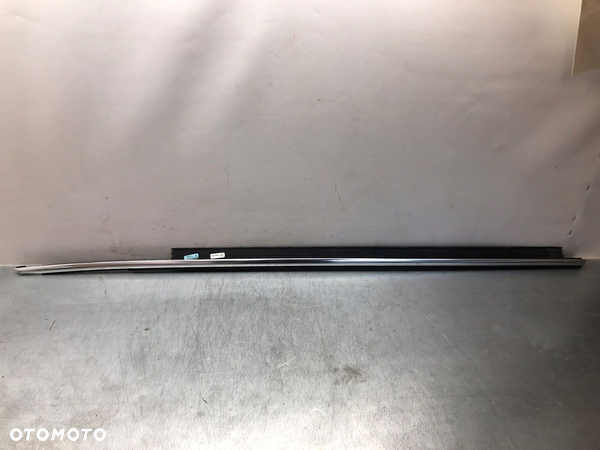 LISTWA ZGARNIAJĄCA PRAWY PRZÓD AUDI A5 LIFT 8T0853284H - 1