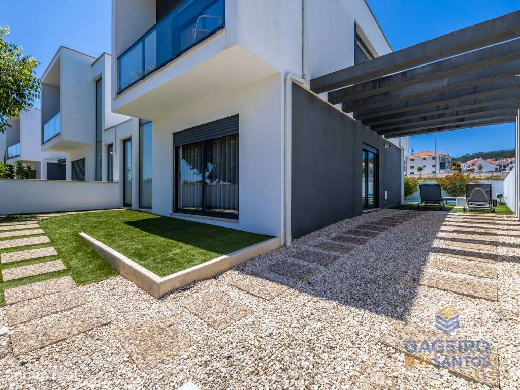 Moderna moradia T3 com piscina privativa-39