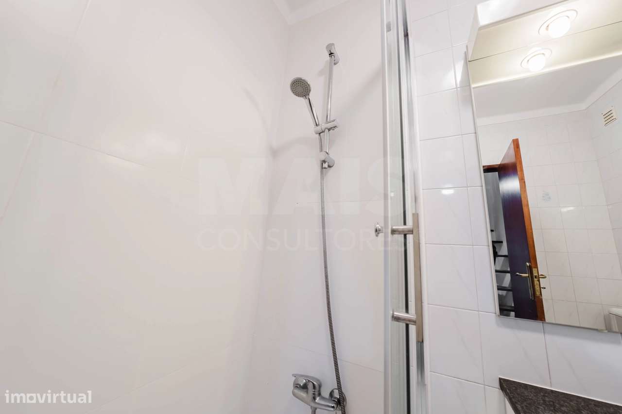 Apartamento T2 com Sótão e Varanda junto à Praia do Baleal-20