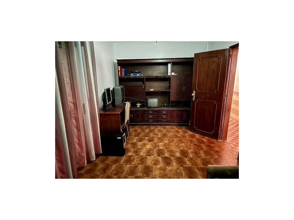 Moradia V5 Duplex em Famões-26