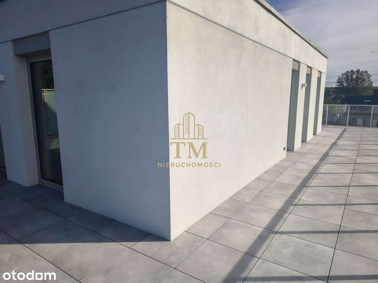 Julianów - dwukondygnacyjny apartament z tarasem i ogródkiem-7