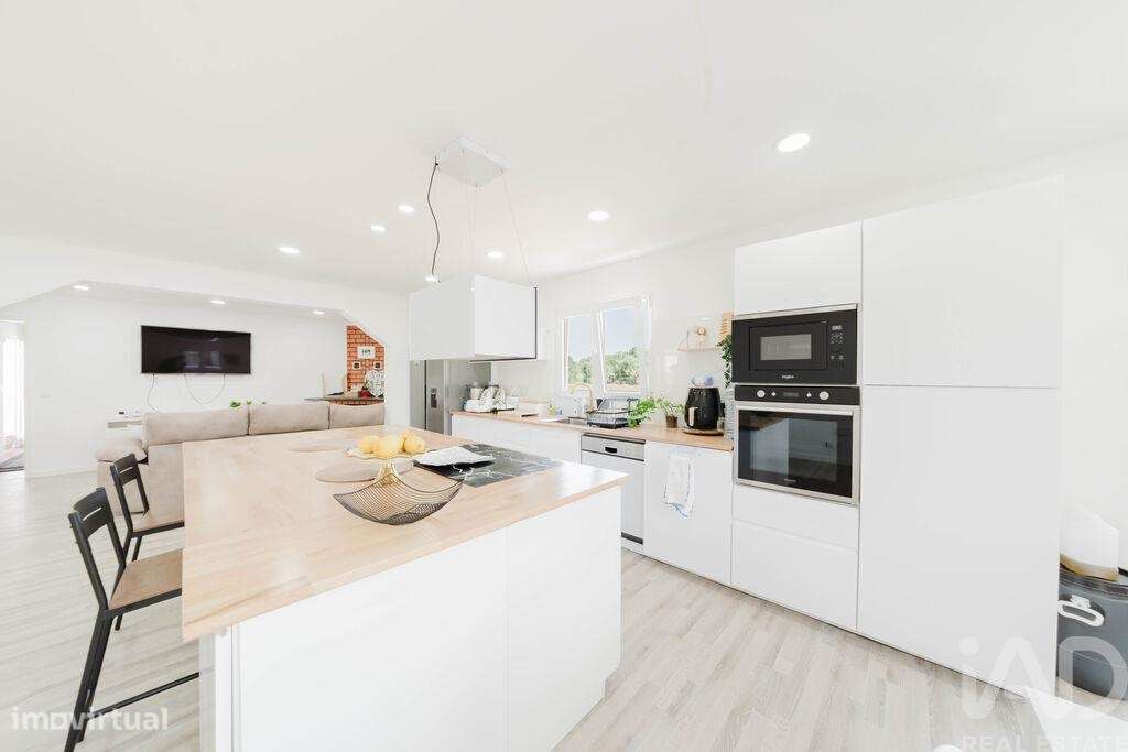 Casa T4 em Aguda de 336,00 m2 - Grande imagem: 1/30