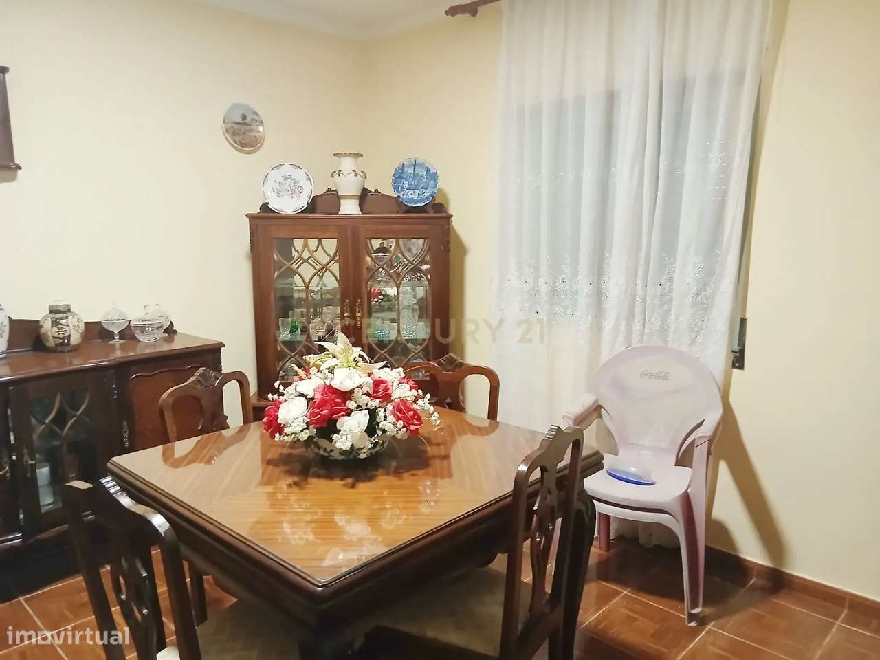 Há casas que se visitam. E há casas que se sentem.-0