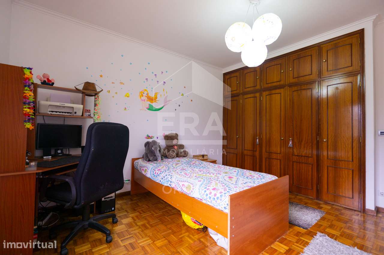 Apartamento T3 com Excelentes Áreas em Oliveira do Douro-33