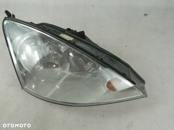 Lampa prawa prawy przód przednia Ford Focus Mk1 - 2