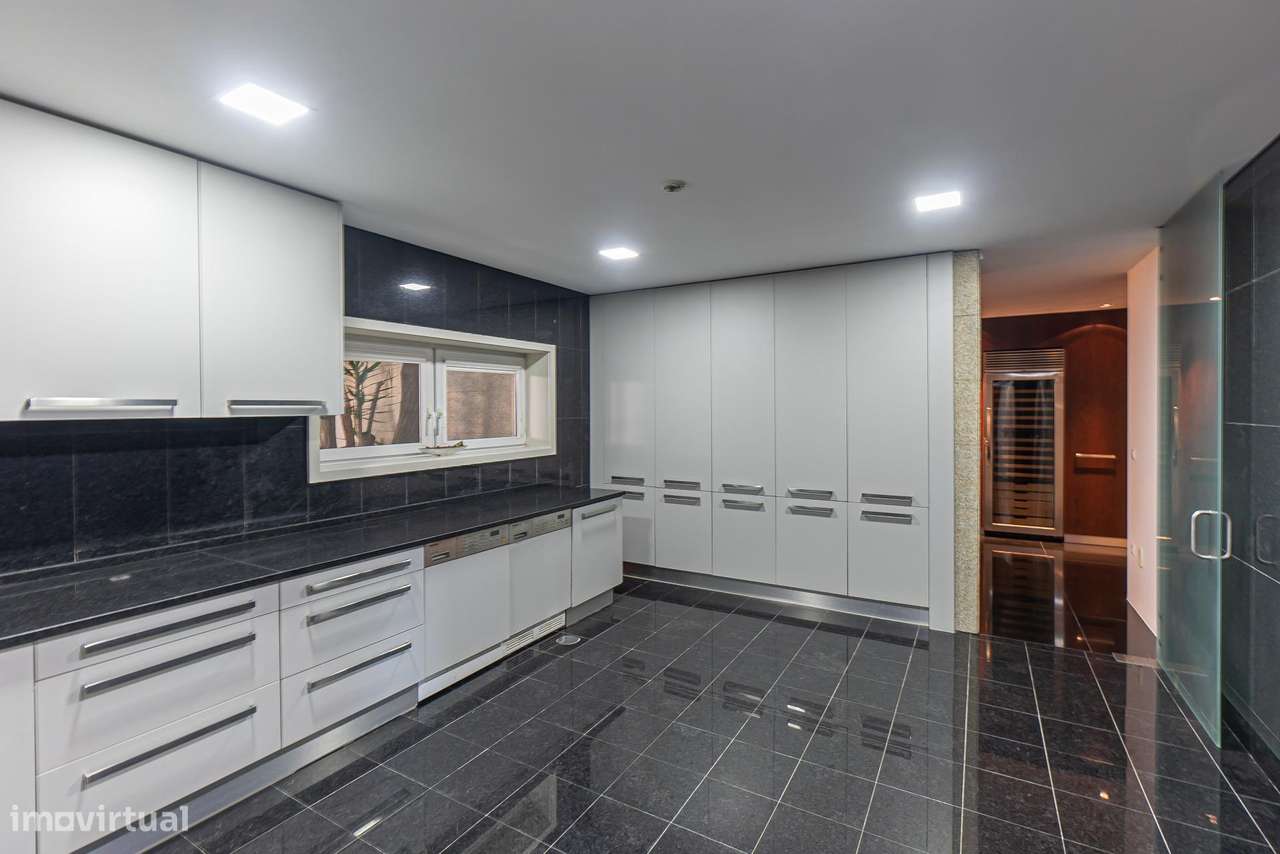 Moradia de Luxo com Elevada Privacidade, Piscinas Interior e...-24