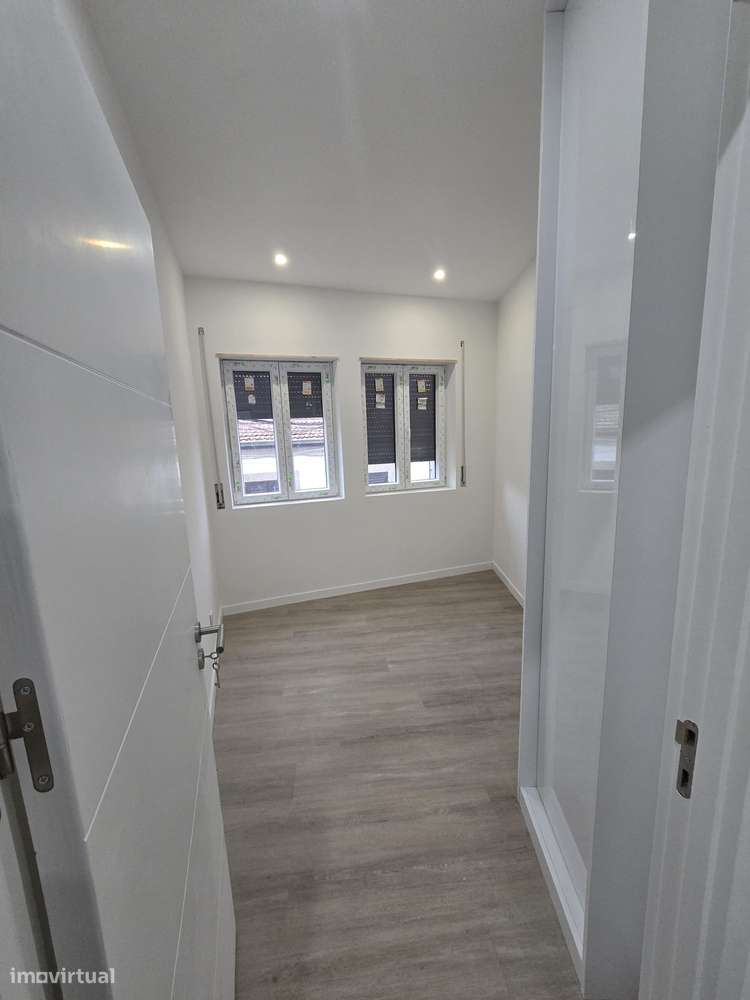 Apartamento T2 Totalmente Renovado – Perto do Hospital São João - Grande imagem: 5/11