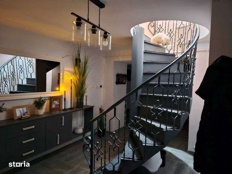 Vand casa/vila cu etaj Resita - Imagine principală: 5/8