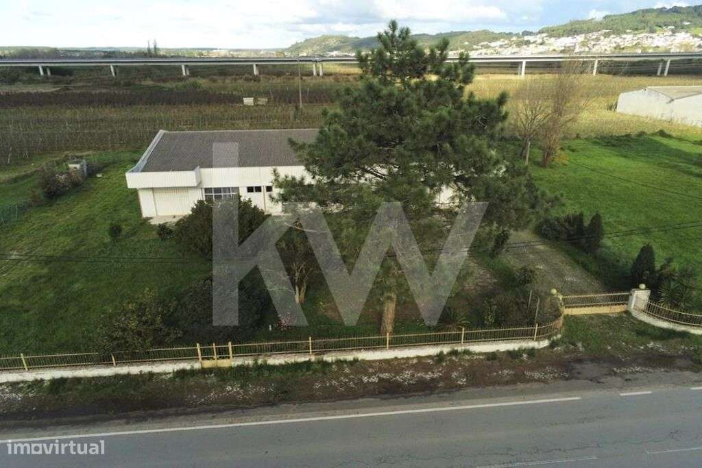 Armazem/Fábrica 737m2 | Terreno 40.000m2 | Estrada Nacional 8-5 |1987| - Grande imagem: 5/39