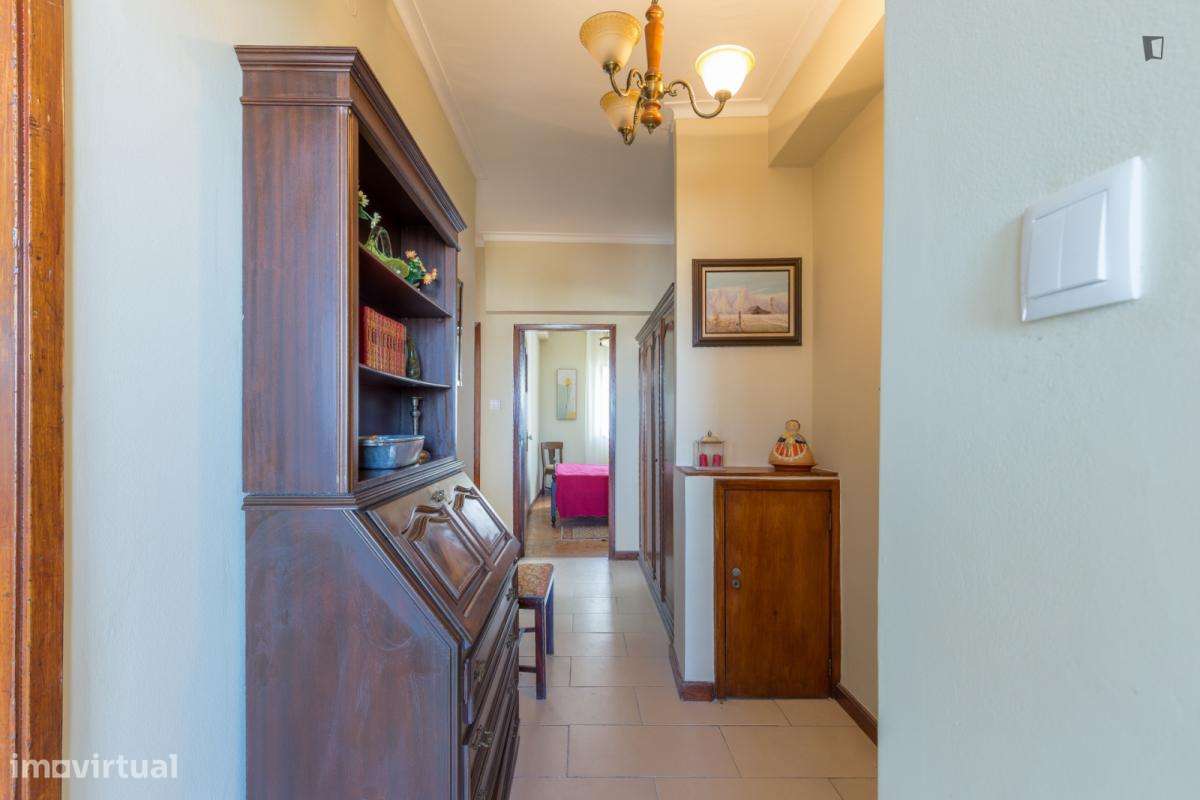 Quarto - localizado em Valongo Porto - Grande imagem: 3/8