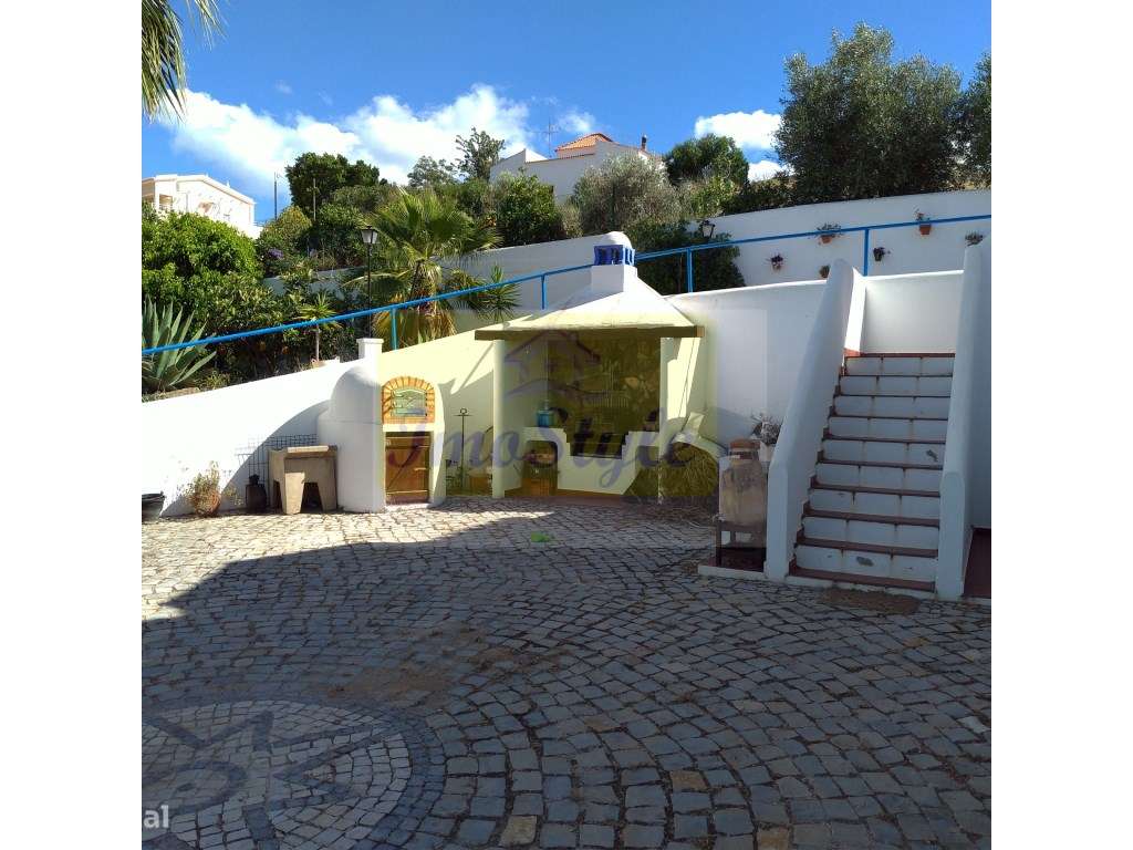 Moradia isolada com cave e apartamento independente em Castro Marim-10