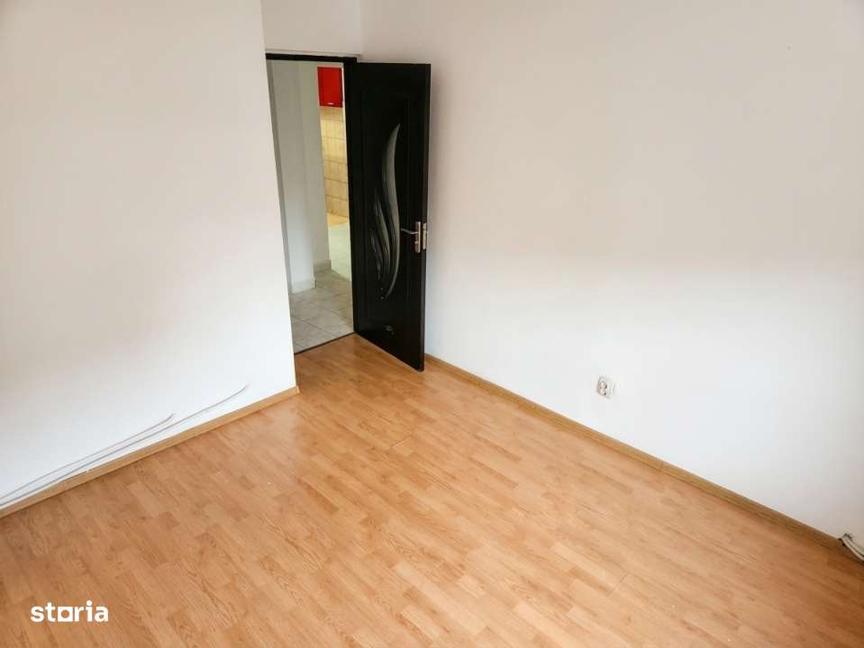 Apartament cu 3 camere decomandat in Cetate-0