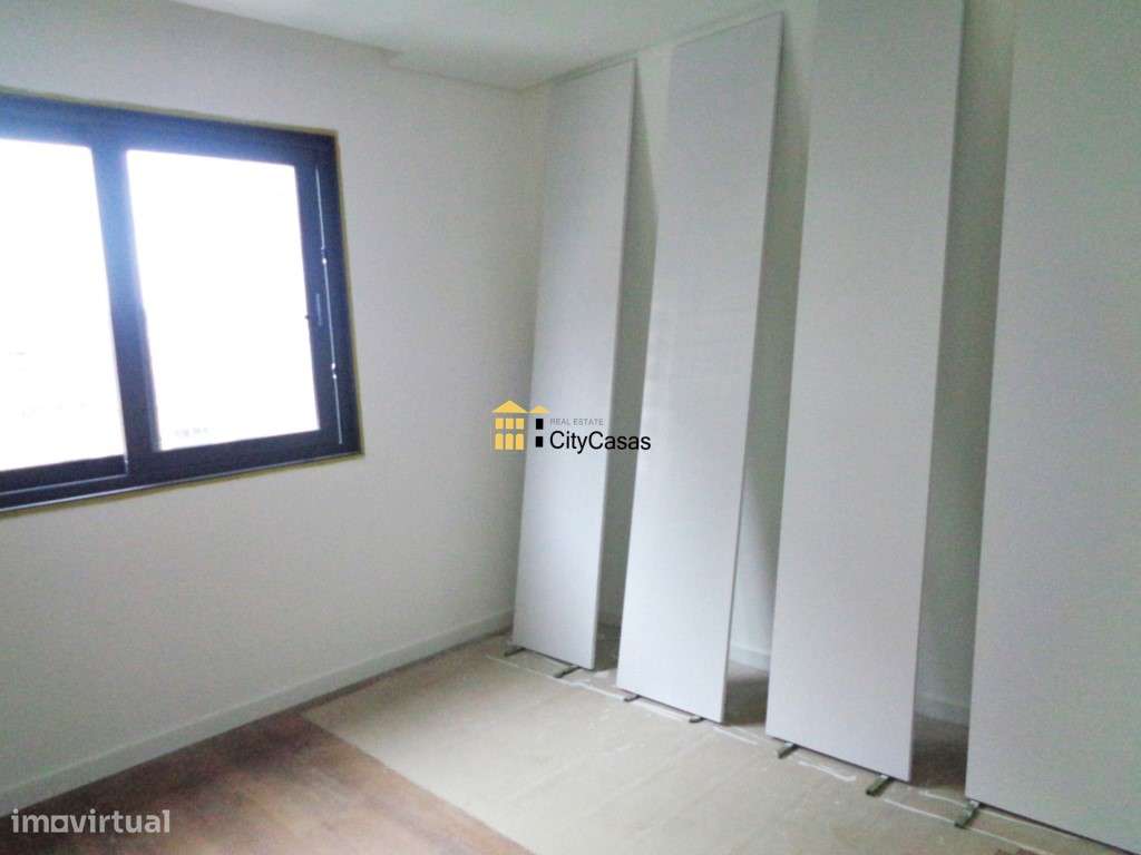 Andar Moradia T2 Renovado em Valbom - Grande imagem: 4/16