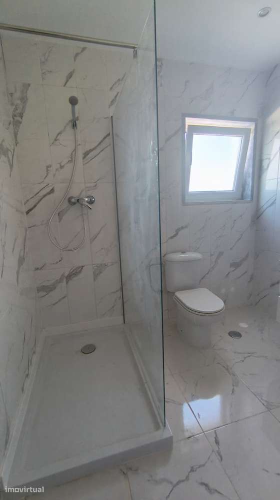 Andar de Moradia T2  Cave com 93m2-10