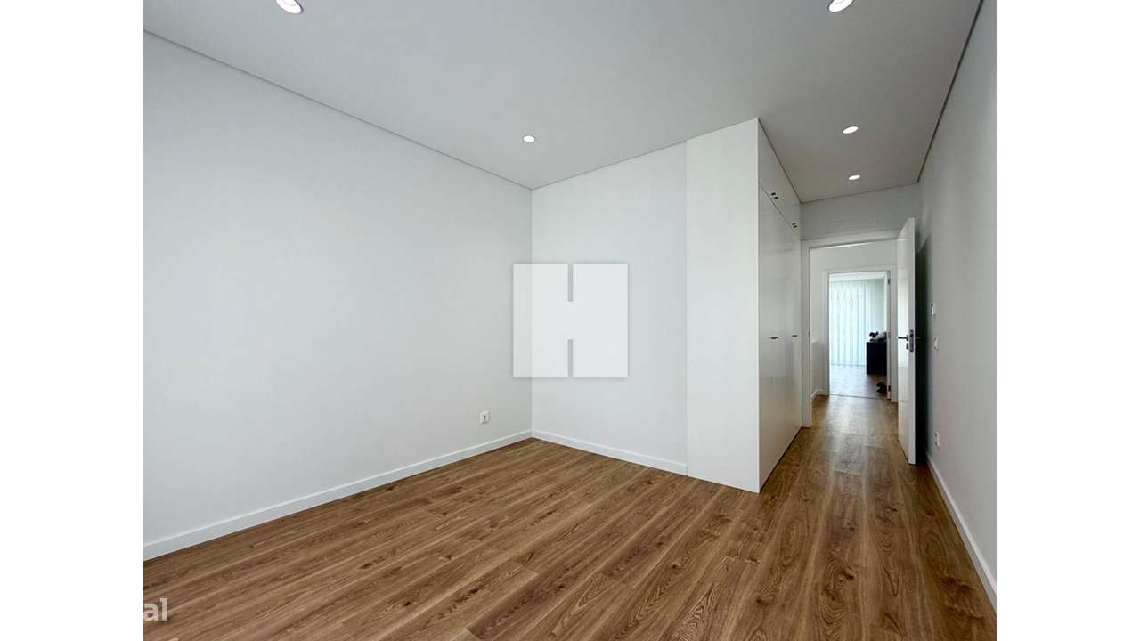 Moradia T4 Nova e Completa-40