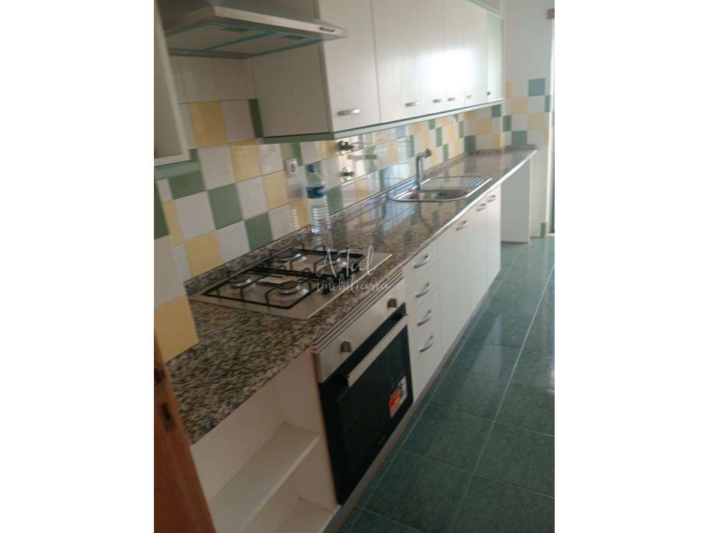 Apartamento T3 totalmente remodelado-1