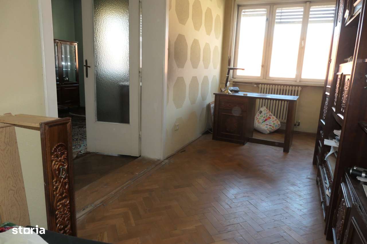 Apartament 4 camere foarte spatios - tot etajul, locatie exceptională-5