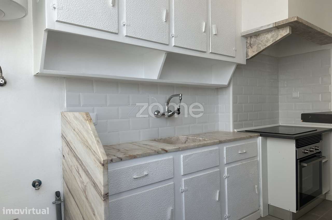 T1 Luminoso com varanda e elevador - Grande imagem: 4/22