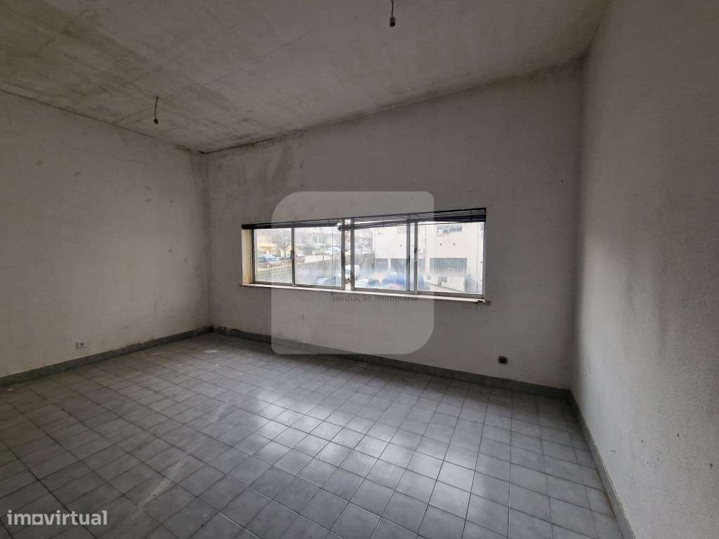 Loja junto ao Terminal Rodoviário de Vila Real - Grande imagem: 3/11