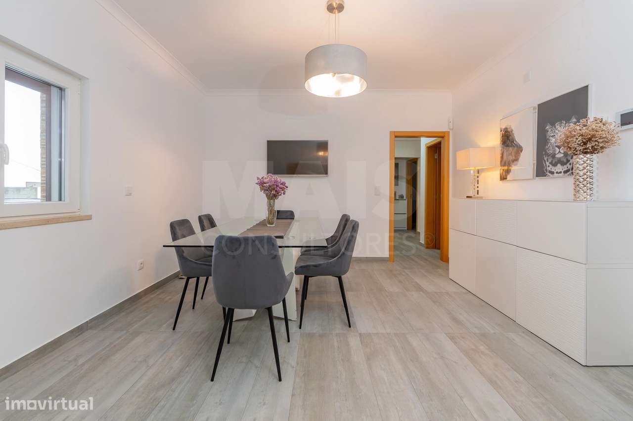 Moradia T3 semi-nova, estilo contemporâneo em Marinhais - Grande imagem: 4/32