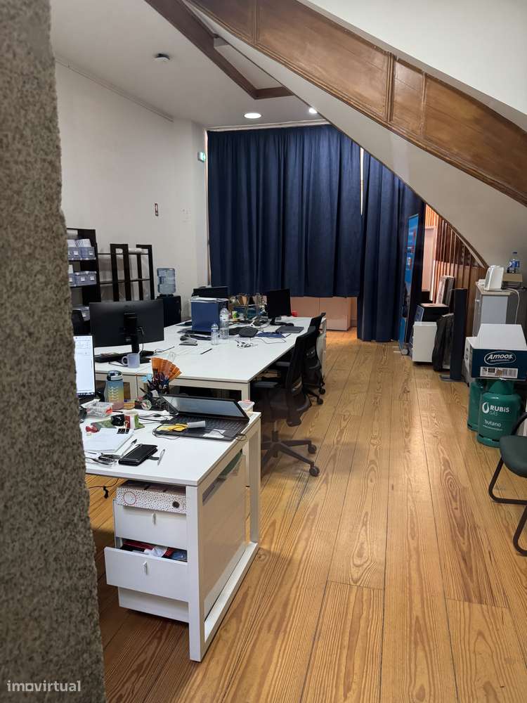 Na Rua Mouzinho da Silveira, Baixa do Porto, loja com 80 m² - Grande imagem: 2/2