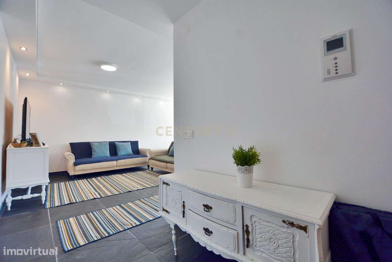 Apartamento T3 c/ Piscina e Garagem - Grande imagem: 4/22