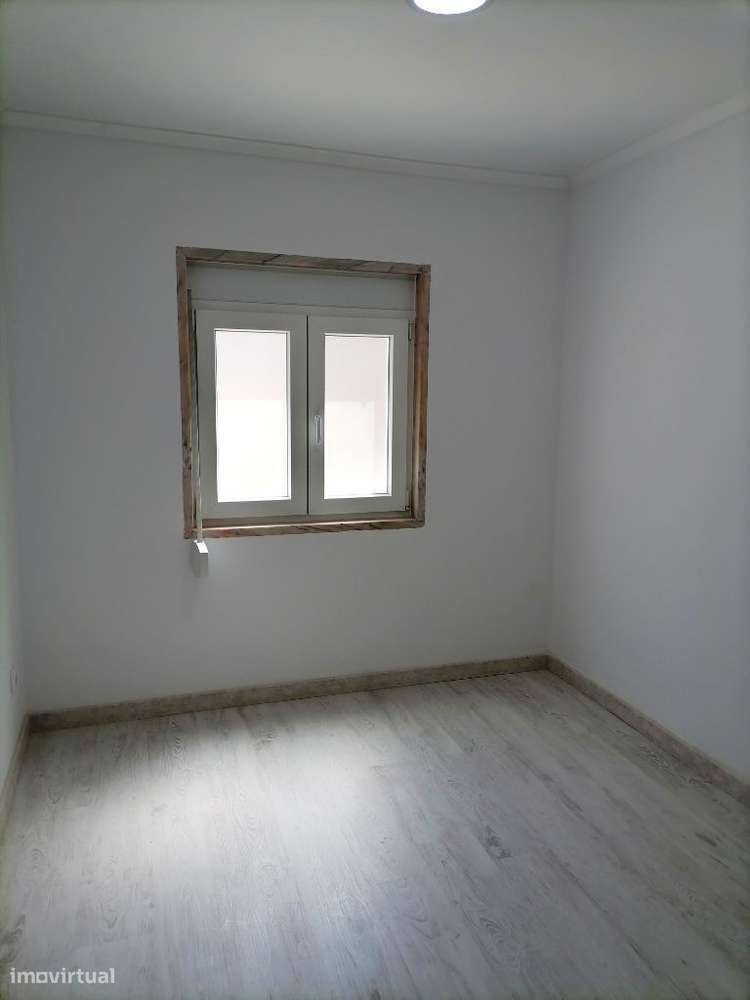 Moradia Remodelada em banda na Rua do Sítio ao Casalinho da Ajuda.-9