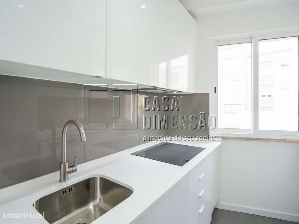 Apartamento T1, em fase de remodelação, Na Damaia!!-10